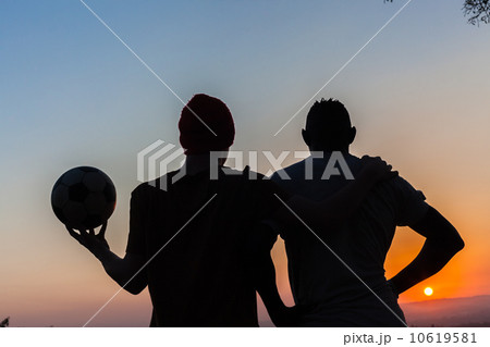 Friends Silhouetted Ball Sunset 10619581