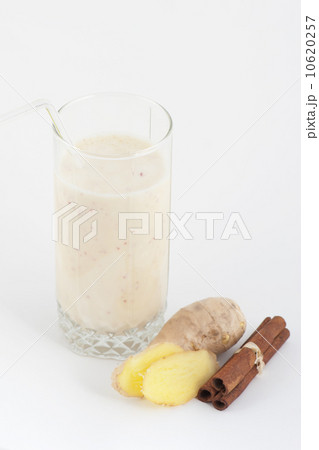Apple cocktail 10620257