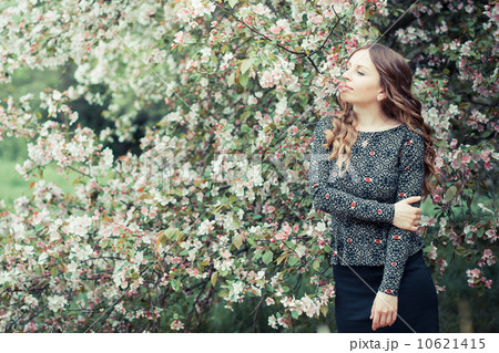 fashion girl in a spring garden 10621415