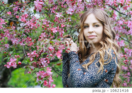 fashion girl in a spring garden 10621416