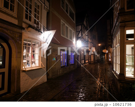 シュノーア通り夜景 10621736