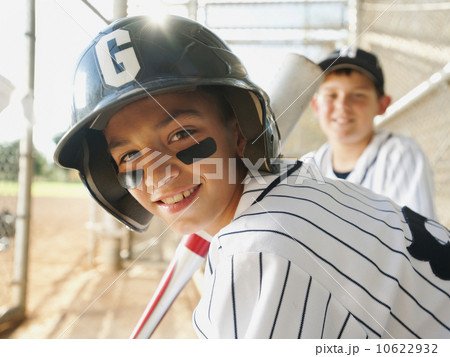 USA, California, Ladera Ranch, boys (10-11) from little league baseball team on dugout USA, California, Ladera Ranch, boys (10-11) from little league baseball team on dugout 10622932