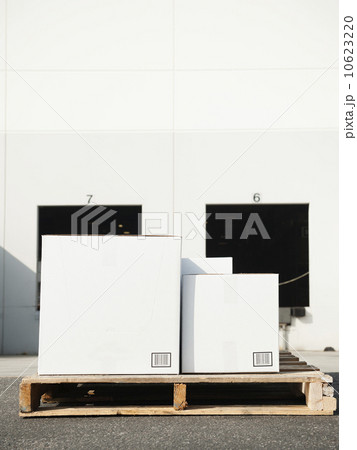 Load on pallet 10623220