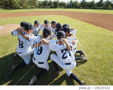 USA, California, Ladera Ranch, little league players (aged 10-11) in huddle USA, California, Ladera Ranch, little league players (aged 10-11) in huddle 10623322