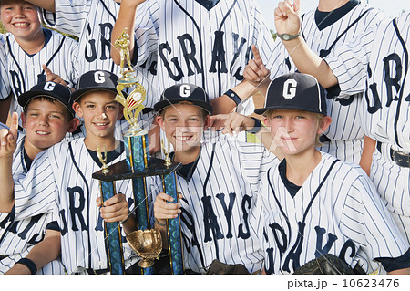 USA, California, Ladera Ranch, portrait of little league players (aged 10-11) USA, California, Ladera Ranch, portrait of little league players (aged 10-11) 10623476