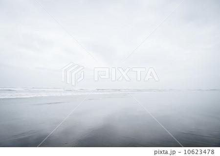 Fog over sandy beach Fog over sandy beach 10623478