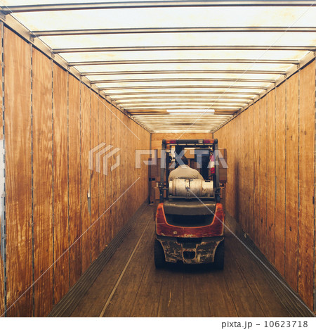 Forklift truck inside trailer 10623718
