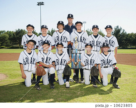 USA, California, Ladera Ranch, portrait of little league players (aged 10-11) USA, California, Ladera Ranch, portrait of little league players (aged 10-11) 10623805