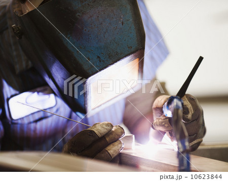 Welder at work 10623844