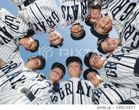 USA, California, Ladera Ranch, little league players (aged 10-11) in circle USA, California, Ladera Ranch, little league players (aged 10-11) in circle 10623937