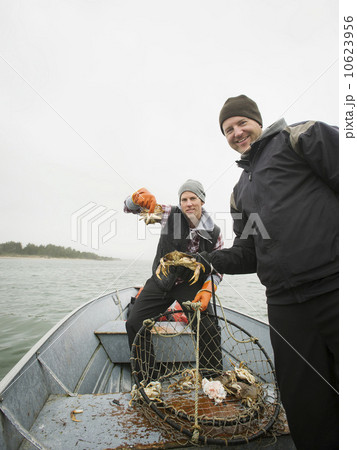 Portrait of men showing crabs Portrait of men showing crabs 10623956
