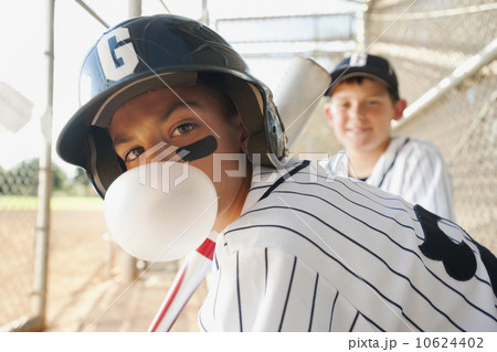 USA, California, Ladera Ranch, boys (10-11) from  little league baseball team on dugout 10624402