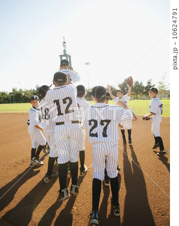 USA, California, Ladera Ranch, little league players (aged 10-11) celebrating USA, California, Ladera Ranch, little league players (aged 10-11) celebrating 10624791