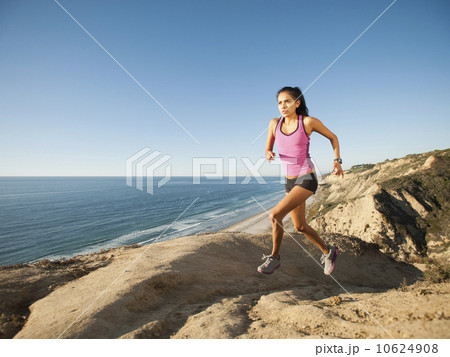 USA, California, San Diego, Woman jogging along sea coast USA, California, San Diego, Woman jogging along sea coast 10624908