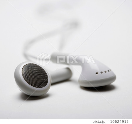 Close up of earbuds 10624915