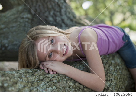 Girl lying down on tree Girl lying down on tree 10625060