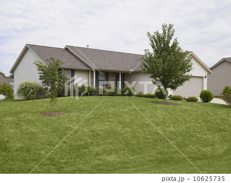Front view of house 10625735