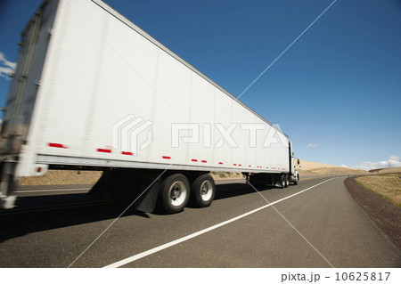 USA, Oregon, Wasco, Lorry travelling through rural landscape 10625817
