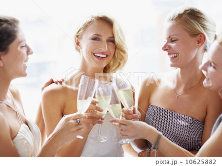 Bride and bridesmaids toasting 10625882