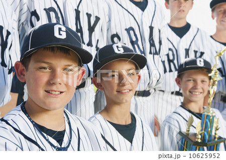 USA, California, Ladera Ranch, portrait of little league players (aged 10-11) USA, California, Ladera Ranch, portrait of little league players (aged 10-11) 10625952