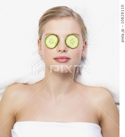 Young woman lying down in massage table 10626110