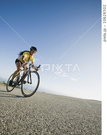 Cyclist road riding 10626502