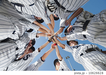 USA, California, Ladera Ranch, little league players (aged 10-11) celebrating 10626628