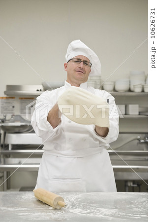 Chef stretching pizza dough Chef stretching pizza dough 10626731