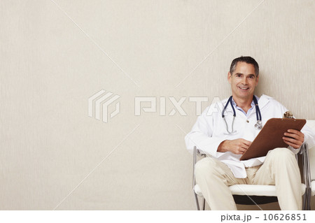 Doctor sitting in waiting room 10626851