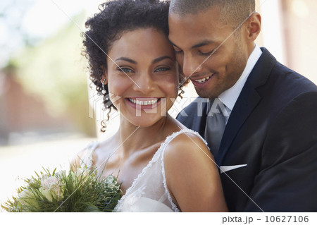 Portrait of newlywed couple 10627106