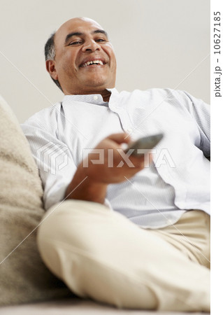 Man watching television 10627185