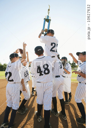 USA, California, Ladera Ranch, Boys (10-11) from Little league celebrating after winning USA, California, Ladera Ranch, Boys (10-11) from Little league celebrating after winning 10627632
