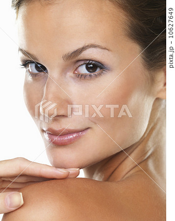 Studio portrait of beautiful brunette smiling 10627649