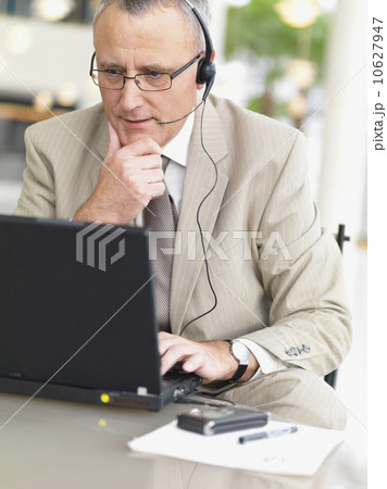Businessman wearing headset 10627947