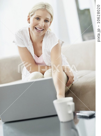 Pretty blond woman browsing the internet 10628020