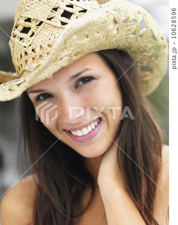Woman wearing straw hat 10628596