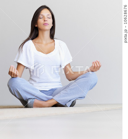 Woman meditating Woman meditating 10628676