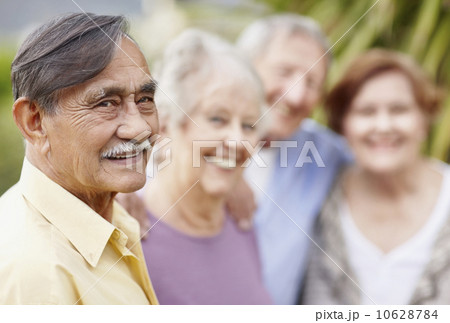 Group of cheerful seniors 10628784