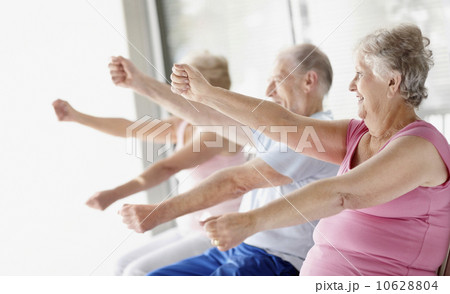 Senior's exercise class 10628804
