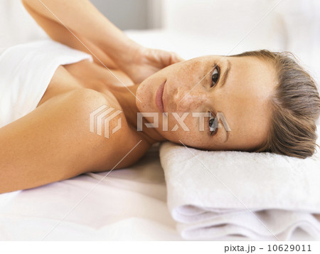Woman relaxing in spa Woman relaxing in spa 10629011
