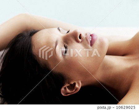 Woman relaxing by pool 10629025