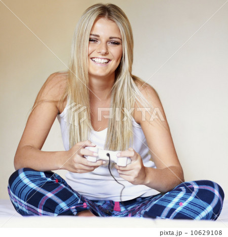 Woman playing video game 10629108