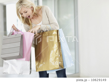 Attractive woman holding shopping bags Attractive woman holding shopping bags 10629149