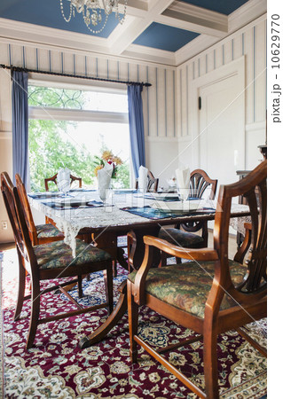 Empty dining room  10629770