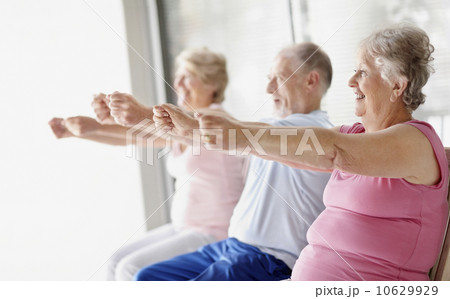 Senior's exercise class 10629929