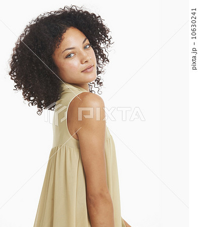 Studio portrait of young woman 10630241