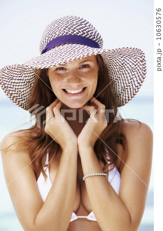 Portrait of young woman in bikini and straw hat Portrait of young woman in bikini and straw hat 10630576