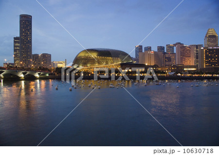 Esplanade Marina Promenade and Theatres on the Bay Singapore River Singapore Esplanade Marina Promenade and Theatres on the Bay Singapore River Singapore 10630718