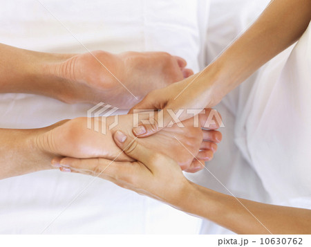 Hand massaging feet 10630762