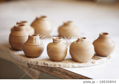 Small vases left to dry Small vases left to dry 10630844